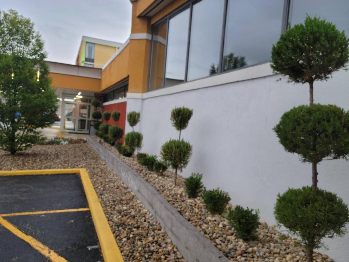 Quality Inn Terre Haute University Area Exterior foto